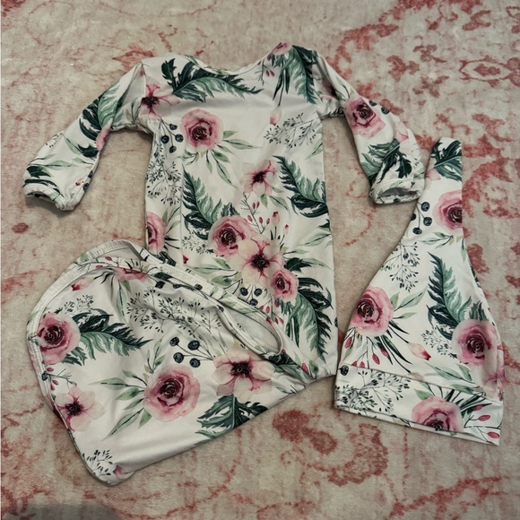 Terriboo Baby Girl (0-3 months) Long Sleeve Knotted gowns with matching hat x4 - Picture 4 of 11